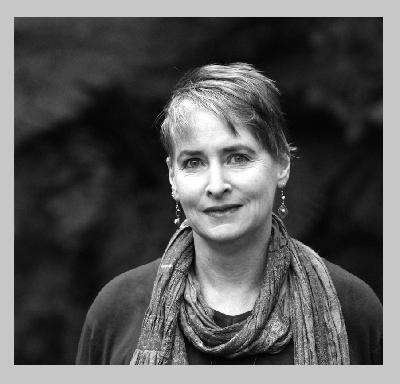 BONUS EPISODE | Covid denialism, conspiracy thinking, far-right politics, vaccine hesitancy, collective care and medical misinformation with guest speaker Julie Bell.