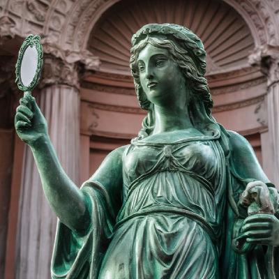 Conferencia: Veritas, en busca de la Verdad