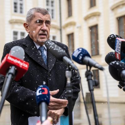 Babiš ukázal svoje poznámky. Má v nich jména ministrů a důvody od prezidenta, proč nechce Turka