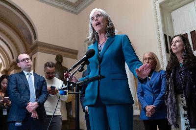 U.S. Rep. Clark, on the heels of Minnesota trip, calls for more oversight and restrictions on ICE U.S. Rep. Clark, on the heels of Minnesota trip, calls for more oversight and restrictions on ICE