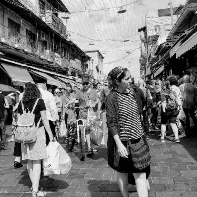 למה אנחנו קונים יותר ממה שאנחנו צריכים ----- Shopping - why do we buy more than we need? למה אנחנו קונים יותר ממה שאנחנו צריכים ----- Shopping - why do we buy more than we need?