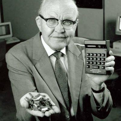 Jack Kilby crea el microchip (1958)