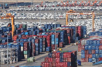 Securities firms lift growth forecasts after Korean economy grows faster than expected in Q3 Securities firms lift growth forecasts after Korean economy grows faster than expected in Q3