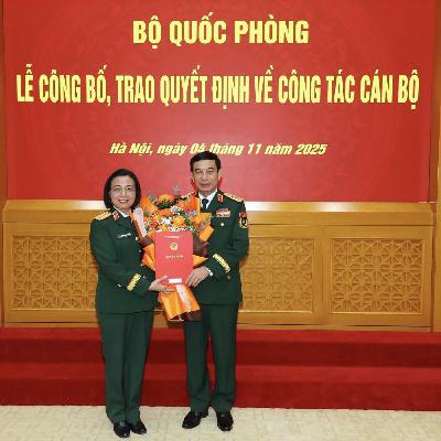 Bác sĩ Nguyễn Hoàng Ngọc được thăng quân hàm Trung tướng Bác sĩ Nguyễn Hoàng Ngọc được thăng quân hàm Trung tướng