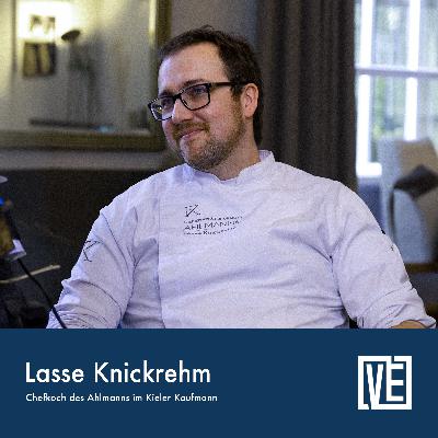 Lasse Knickrehm - Ahlmanns im Kieler Kaufmann | VierEcken Podcast: Staffel 3 - Folge 3 Lasse Knickrehm - Ahlmanns im Kieler Kaufmann | VierEcken Podcast: Staffel 3 - Folge 3