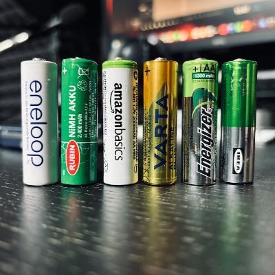 Folge 17: Batterien! Alkaline, Akkus, Eneloop? Ein Überblick. Folge 17: Batterien! Alkaline, Akkus, Eneloop? Ein Überblick.