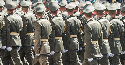 La leva militare volontaria di Crosetto