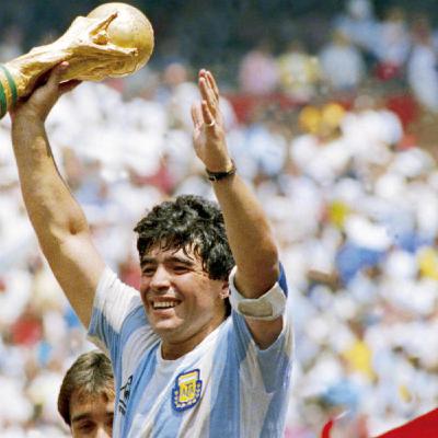 Diez e non più Diez, omaggio a Maradona Diez e non più Diez, omaggio a Maradona