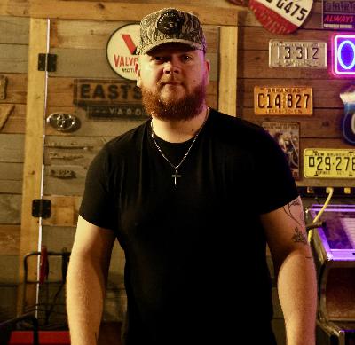 Liz & Scotty's Poddy: Episode 98 - "New Artist Landon Wall"