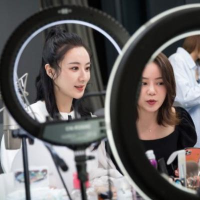 Ep.02 – 三足鼎立下的流量博弈,直播带货爆火的秘密 Ep.02 – 三足鼎立下的流量博弈,直播带货爆火的秘密