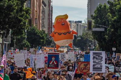 Au moins 8 millions de manifestants partout aux Etats-Unis : le mouvement "No Kings" revendique une mobilisation record contre la politique de Donald Trump