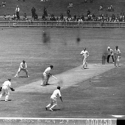 S8 Ep171: Australia Dominates England in First Ashes Test Amidst Heat and Humidity: Colleague Jeremy Zakis reports that Australia has taken a commanding lead in the Ashes, scoring 511 runs to England's opening 334, attributing the English team's struggle to the har S8 Ep171: Australia Dominates England in First Ashes Test Amidst Heat and Humidity: Colleague Jeremy Zakis reports that Australia has taken a commanding lead in the Ashes, scoring 511 runs to England's opening 334, attributing the English team's struggle to the har