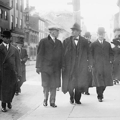 S8 Ep340: PREVIEW FOR LATER TODAY Guest: Brenda Wineapple. Wineapple describes William Jennings Bryan arriving in Dayton, Tennessee, like a movie star. Wearing a pith helmet against the heat, the former Secretary of State and three-time presidential candidate viewe