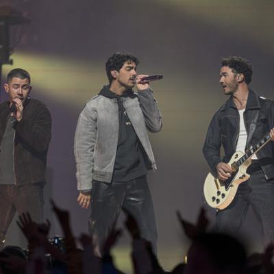Jonas Brothers Blow Fans’ Minds With Surprise Pop-In At ‘Camp Rock’ Trivia Night in Toronto: Watch Jonas Brothers Blow Fans’ Minds With Surprise Pop-In At ‘Camp Rock’ Trivia Night in Toronto: Watch