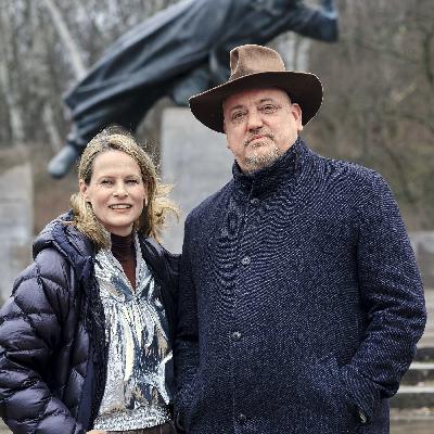 "Born in the GDR": Sandow-Frontmann Kai-Uwe Kohlschmidt im Gespräch mit Antje Riis