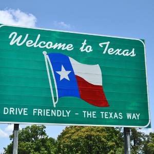 Si ves a una persona manejando y tomando en la carretera ¿Le llamas a la policía o lo dejas pasar para que se estampe allá adelante? Si ves a una persona manejando y tomando en la carretera ¿Le llamas a la policía o lo dejas pasar para que se estampe allá adelante?