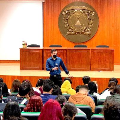 Como hablar bien en publico - Con: Daniel Dominguez Como hablar bien en publico - Con: Daniel Dominguez