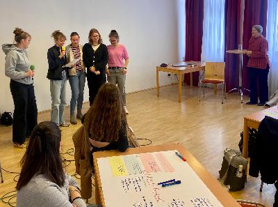 Schule macht Radio – HLW trifft Helga Kromp-Kolb