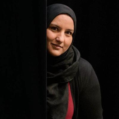 Twiza Podcast XX Nora Akachar spreekt over theater maken en de facebook pagina 'Trauma's van Nora'