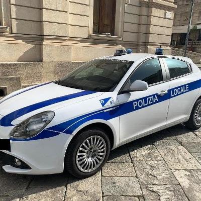 episodio due, una conversazione surreale con la polizia locale