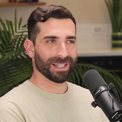 כתיבה גשר בין מרחק לקרבה - עומרי שהם