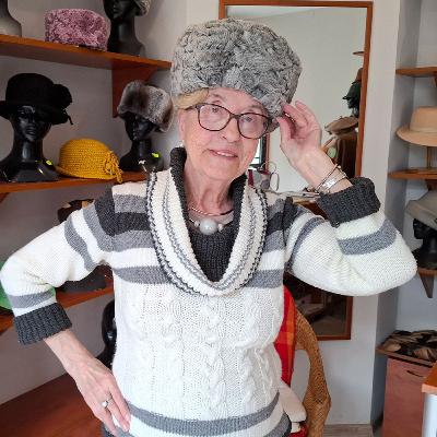 Oddycham kapeluszami - Dorota Grzymska