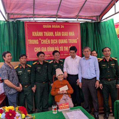 Tin trong nước - Bàn giao ngôi nhà đầu tiên trong “Chiến dịch Quang Trung” tại Gia Lai Tin trong nước - Bàn giao ngôi nhà đầu tiên trong “Chiến dịch Quang Trung” tại Gia Lai