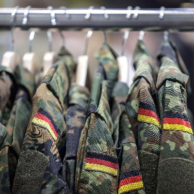 Bartels: Erst Freiwilligkeit, dann Wehrpflicht