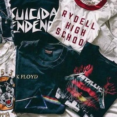 07. Suka musik harus punya kaos musik?