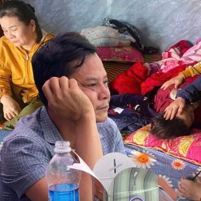 Câu chuyện đau lòng của người cha mất 2 con trong đợt lũ kinh hoàng ở Nam Trung Bộ Câu chuyện đau lòng của người cha mất 2 con trong đợt lũ kinh hoàng ở Nam Trung Bộ