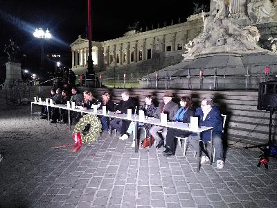 [O-Ton] Protestsymposium vorm Parlament gegen Nazi-Ehrung im Parlament – 11. November 2025, Wien