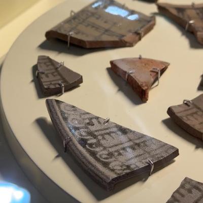 SMRT与文物局合作 首次在地铁站展出本地考古历史文物（19/11/2025）