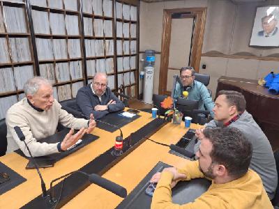 Barra libre en Ser Deportivos Segovia tras la victoria de la Segoviana 1-0 sobre el Langreo con Kini, Yeyo, Jesús Bellota, Javier Jiménez y Ángel Berbel Barra libre en Ser Deportivos Segovia tras la victoria de la Segoviana 1-0 sobre el Langreo con Kini, Yeyo, Jesús Bellota, Javier Jiménez y Ángel Berbel