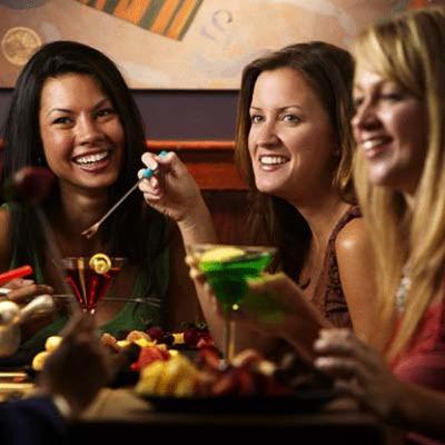 #88 Comment SÉDUIRE un Homme au Restaurant (+ Une Phrase Magique pour OUVRIR un Groupe de Femmes)