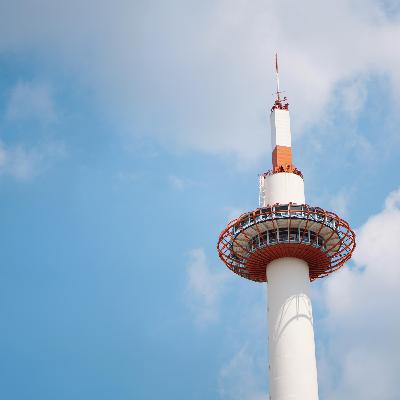 それは、あたかも「自分よりでかい獲物を仕留めたネコ」のように