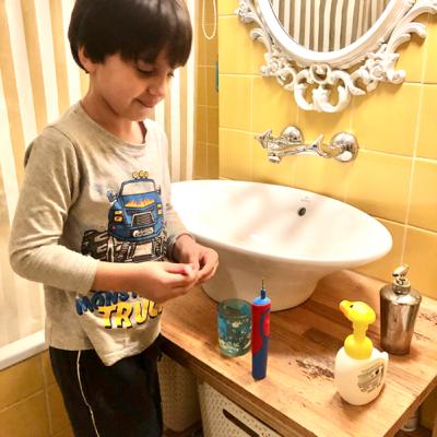 و این ایام کرونایی😭👽 و این ایام کرونایی😭👽