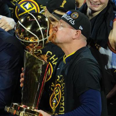 esta de moda hacerlo mal este año (mike malone fired)