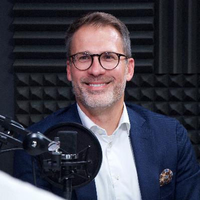 53: Tobias Sonndorfer (VIG Re): Decentralizace není chaos. Chaos je řídit globální firmu z jednoho stolu 53: Tobias Sonndorfer (VIG Re): Decentralizace není chaos. Chaos je řídit globální firmu z jednoho stolu