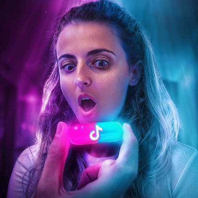 TIKTOK : L'usine à MALADIES MENTALES (c'est une épidémie) TIKTOK : L'usine à MALADIES MENTALES (c'est une épidémie)