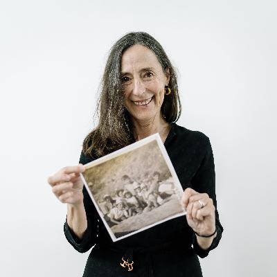 Maria João Luís: “Cantei o 'Bairro Negro' do Zeca Afonso, ainda na primária. A professora tirou-me o microfone da mão. Quando cheguei a casa disse aos meus pais: 'Estou a chorar porque não me deixaram cantar.' Os meus pais ficaram em pânico, durante 15 dias não se podia ouvir passos na escada, ficavam em pânico. Esta era a realidade antes do 25 de Abril”