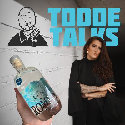 Todde spricht mit Lizzy Kubiak (Bad to the Bone Gin, The Romeo, Designgipfel, DIY DesignMarkt Köln 2024 uvm.) Todde spricht mit Lizzy Kubiak (Bad to the Bone Gin, The Romeo, Designgipfel, DIY DesignMarkt Köln 2024 uvm.)