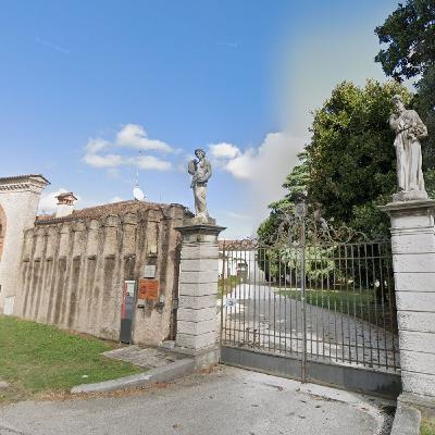 Si schianta su Villa Trissino e una statua sfonda il parabrezza: miracolato conducente