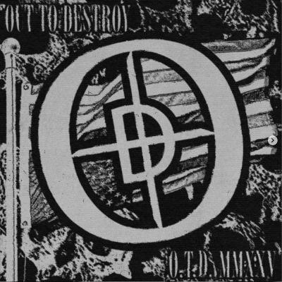 ALIEN VS. PREDATOR VS. CAR - Ep.150 Ft. Frank (Out To Destroy) & Atreyu