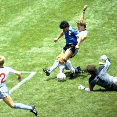 La guerra delle Falkland e il gol del secolo - 4. Il volo dell'aquilone cosmico