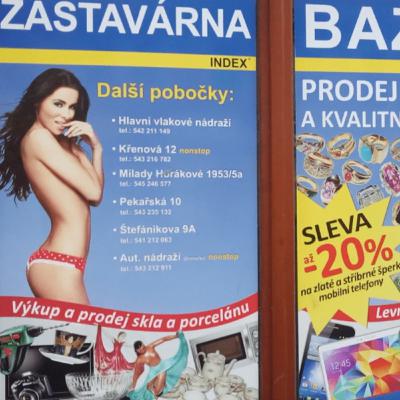 Prsa jako nárazníky a ženy jako štětky. Sexistická reklama zmizela z mainstreamu, ale na sítích dál kvete