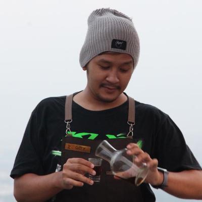 Siapa bilang seorang santri tidak bisa menjadi seorang Barista? Coba dengarkan ini...