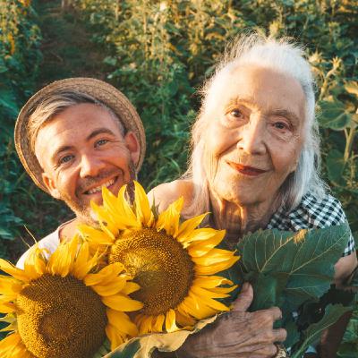 Licia Fertz, Aged Model & Influencer - Kalemana Festival - Radio Wellness Licia Fertz, Aged Model & Influencer - Kalemana Festival - Radio Wellness