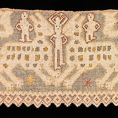 Дмитрий Шабалин. Шаманские мотивы в вышивке полотенца: две рогатые собачки и улыбающиеся человечки Дмитрий Шабалин. Шаманские мотивы в вышивке полотенца: две рогатые собачки и улыбающиеся человечки