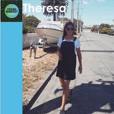 Theresa Neuhaus – Ausland, Ausbildung, Studium
