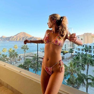 Solo Female Travel & 2023 Travel Trends w/ Chloe Caldwell